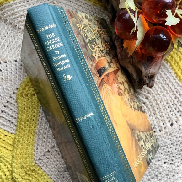 2001 Hardcover The Secret Garden Book 
by Burnett, Frances Hodgson - Picture 6 of 7